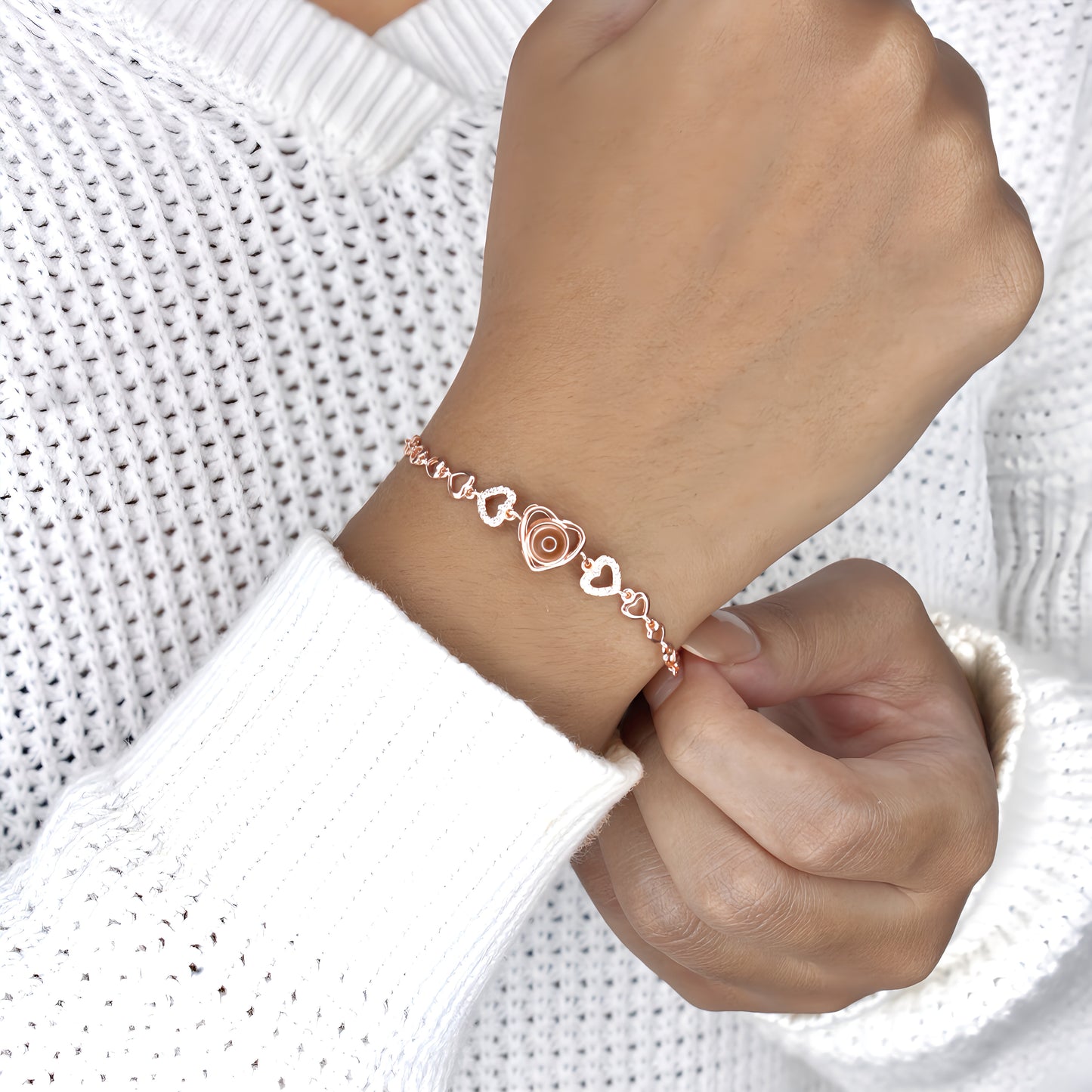 pulsera con proyección de colgante de corazón de diamantes