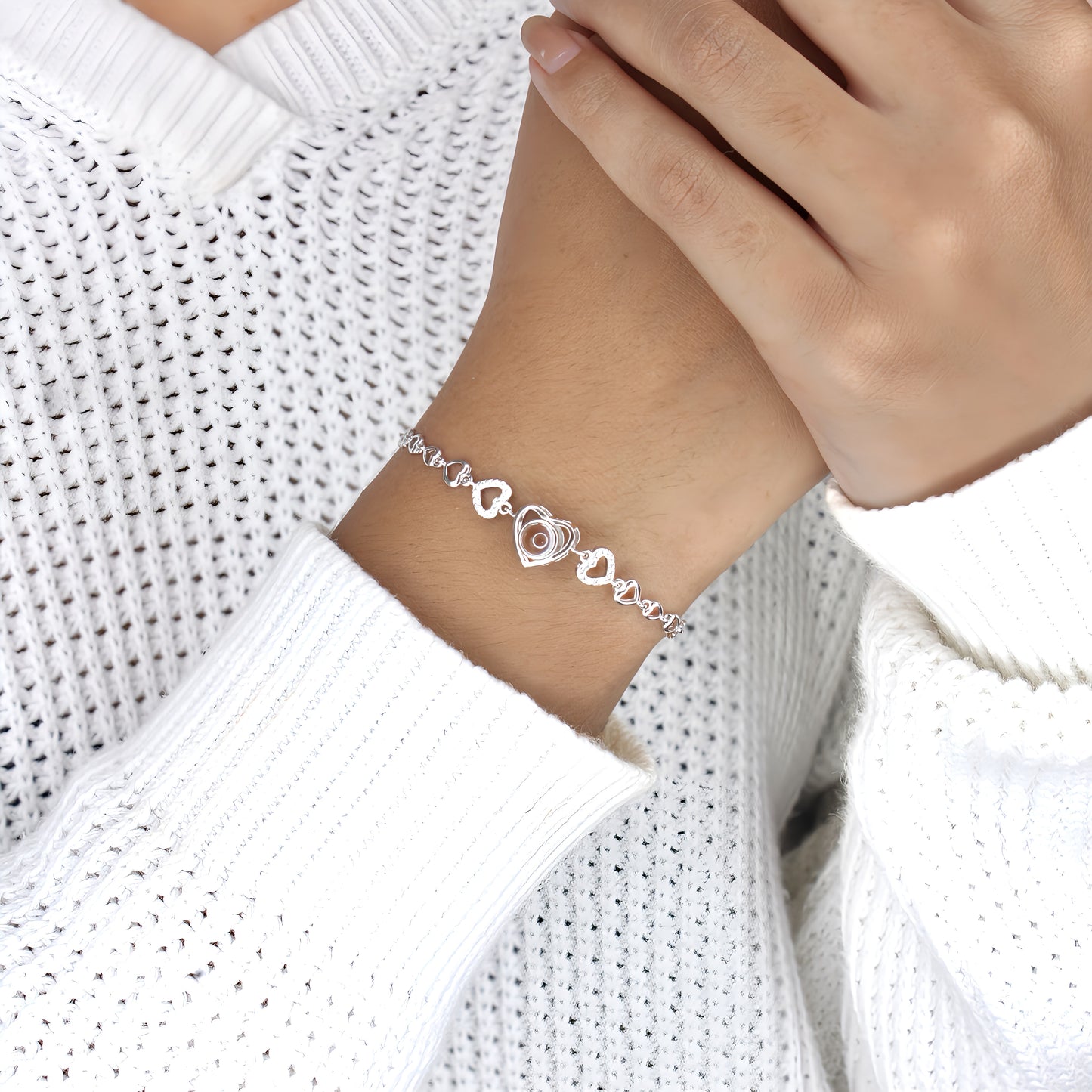 pulsera con proyección de colgante de corazón de diamantes