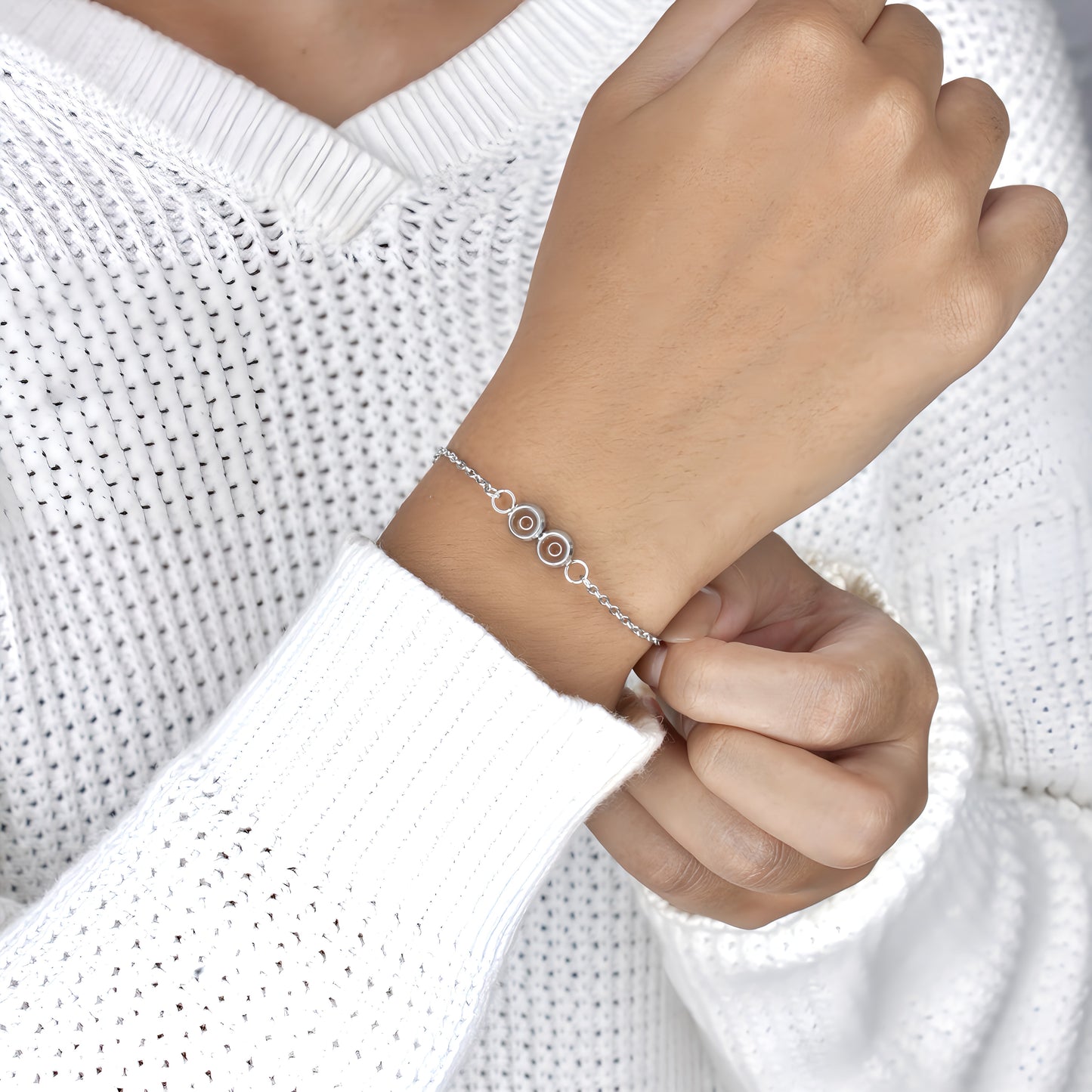 pulsera minimalista de cadena con doble proyección