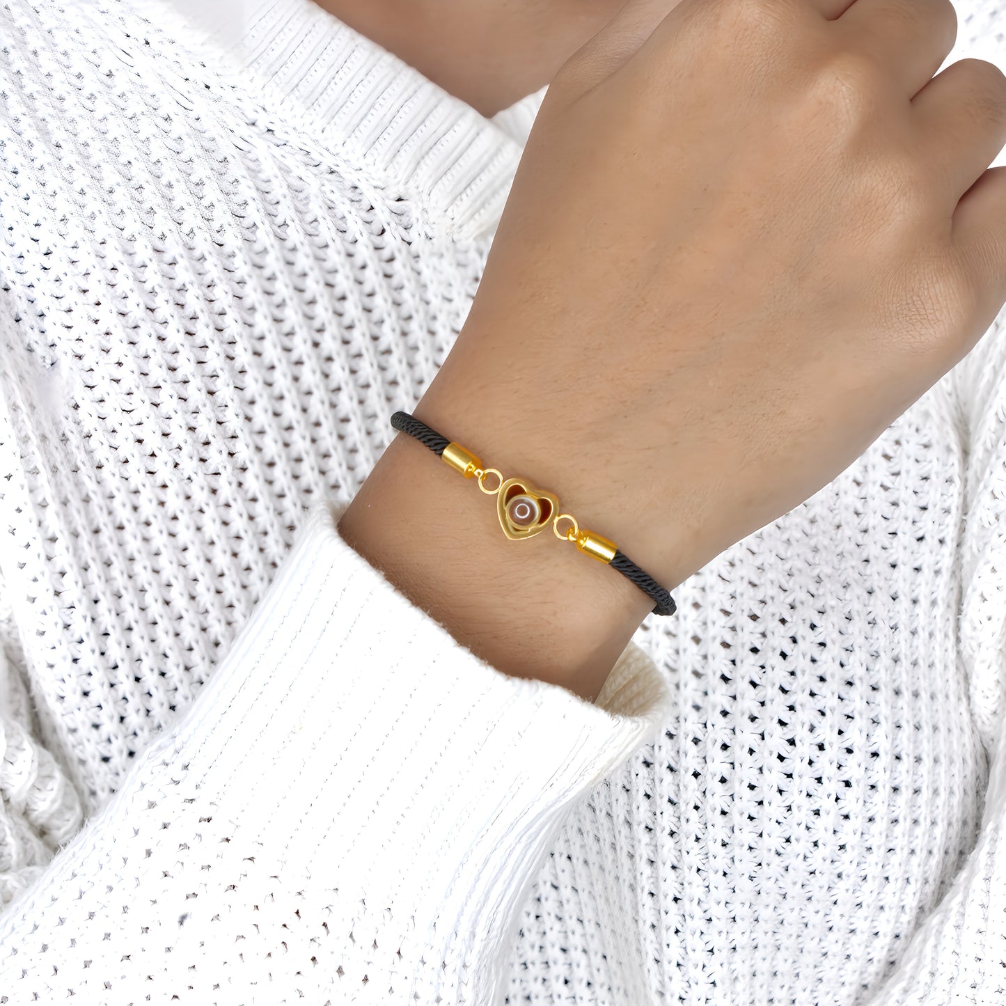 pulsera especial con proyección de corazón y cuerda