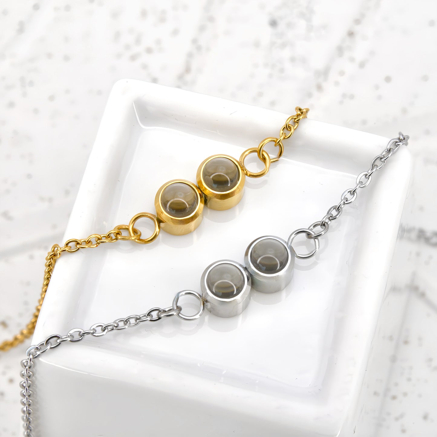 pulsera minimalista de cadena con doble proyección