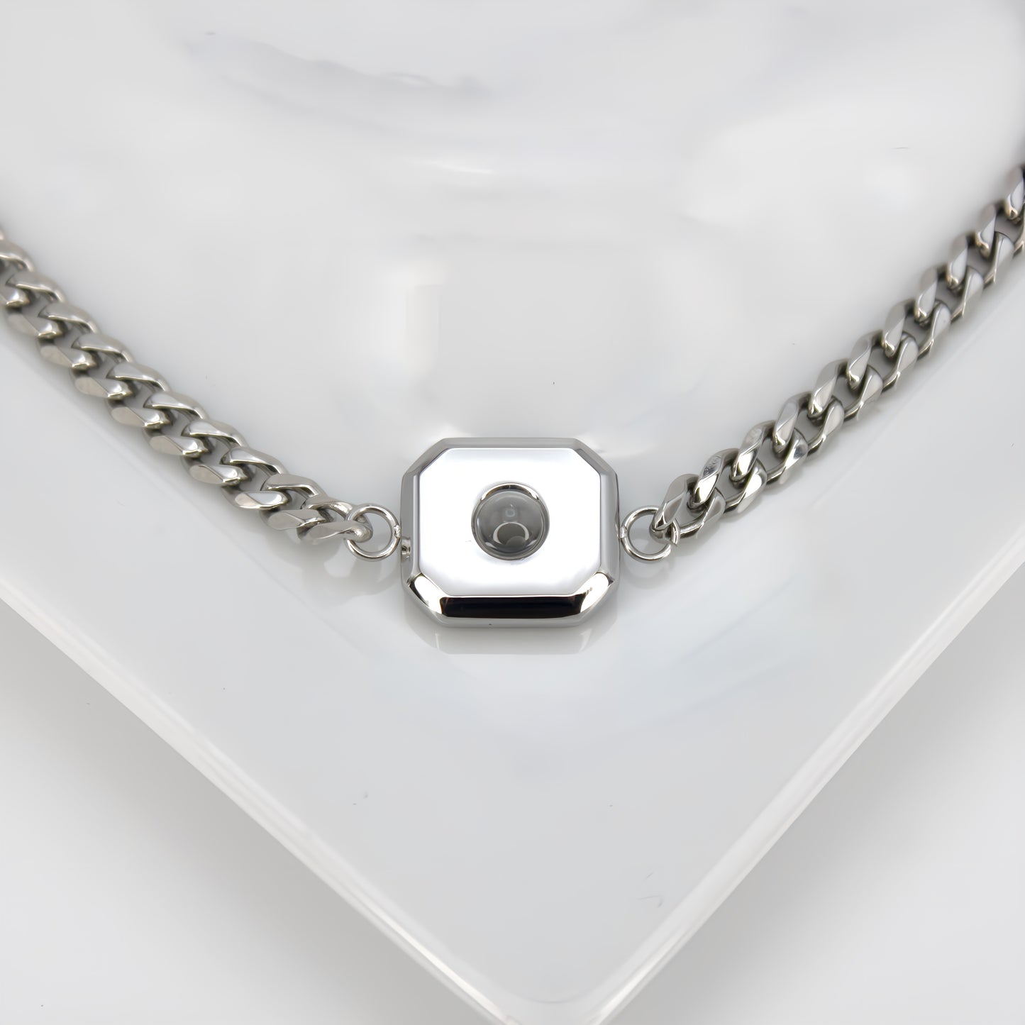 pulseira de projeção com pingente quadrado