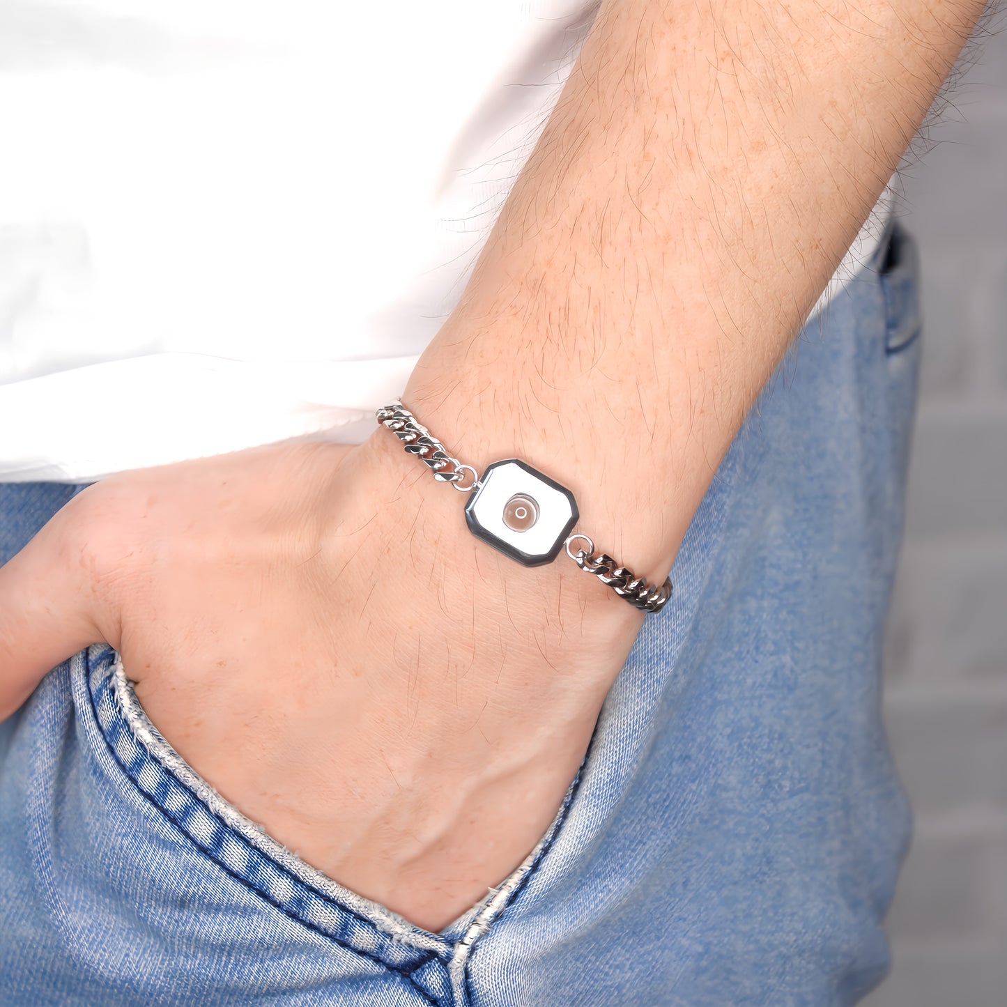 pulseira de projeção com pingente quadrado