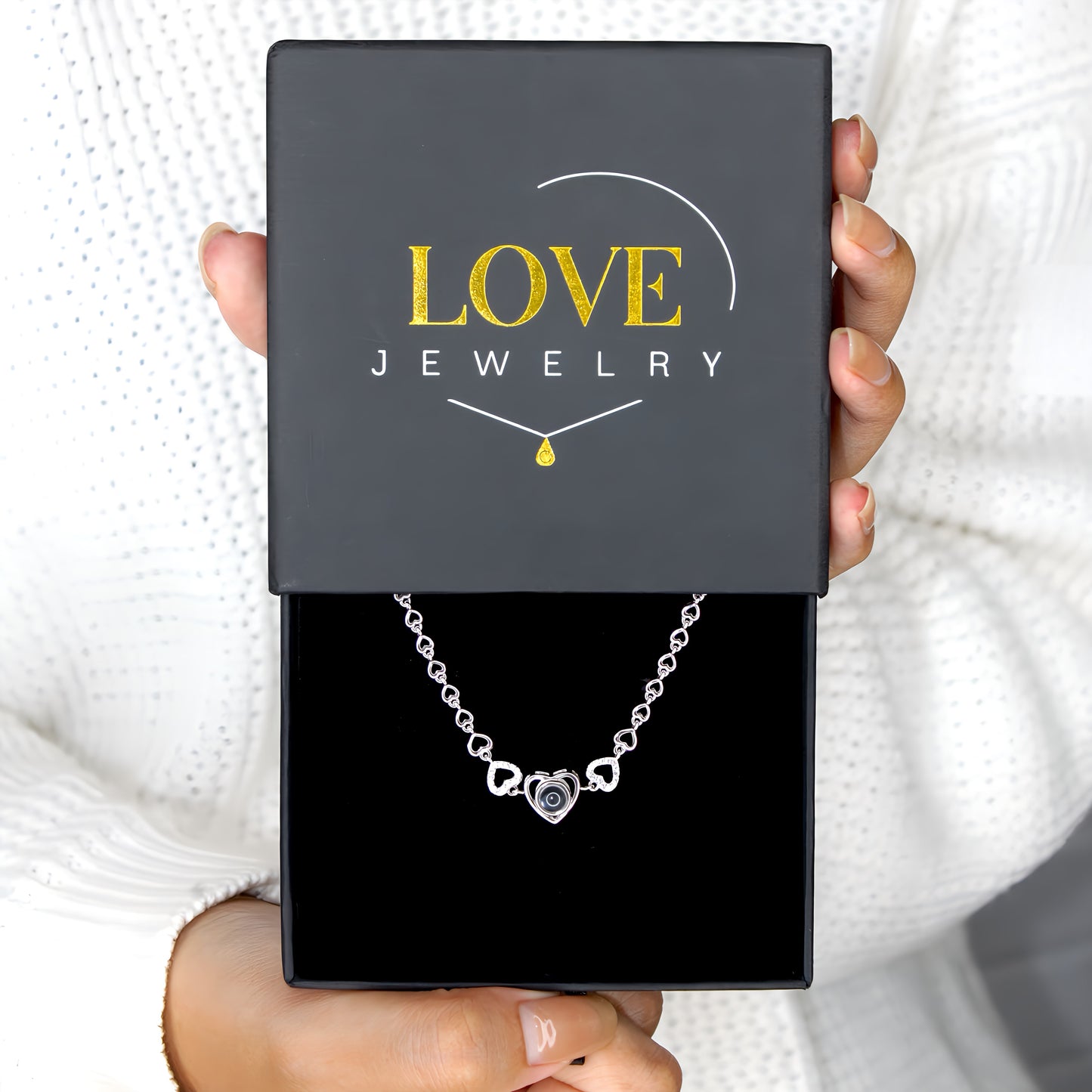 pulsera con proyección de colgante de corazón de diamantes