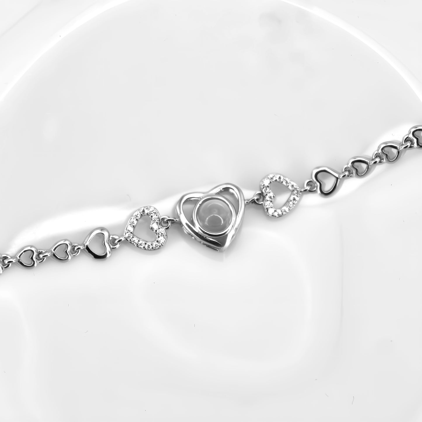pulsera con proyección de colgante de corazón de diamantes