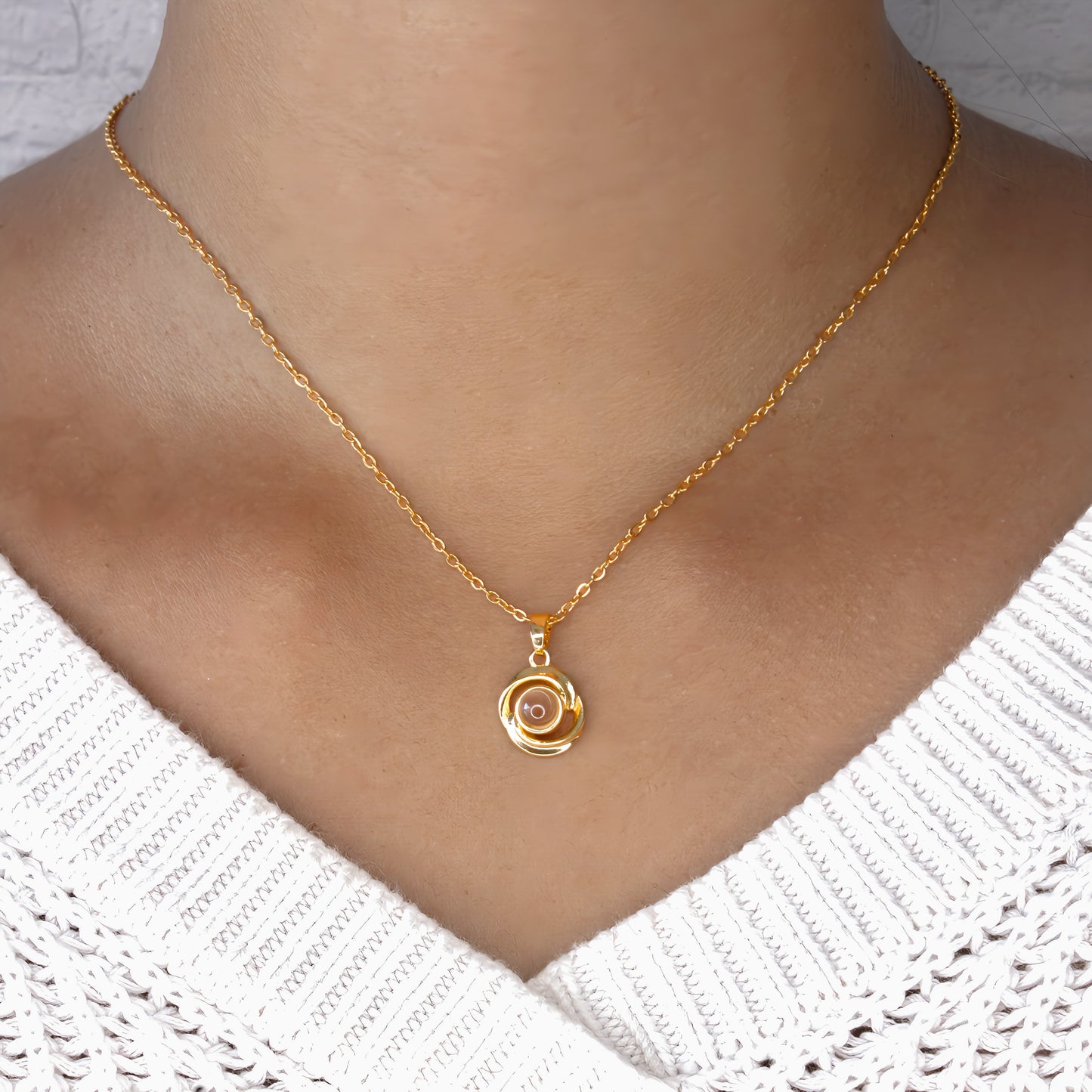 swirl pendant projection necklace