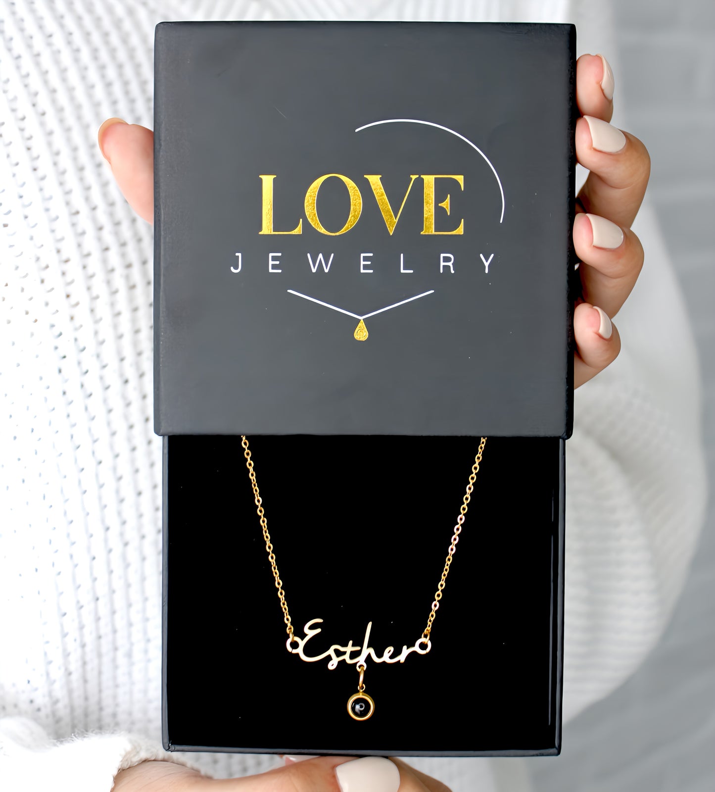 looking for the perfect gift? order a projection necklace now with a name engraved