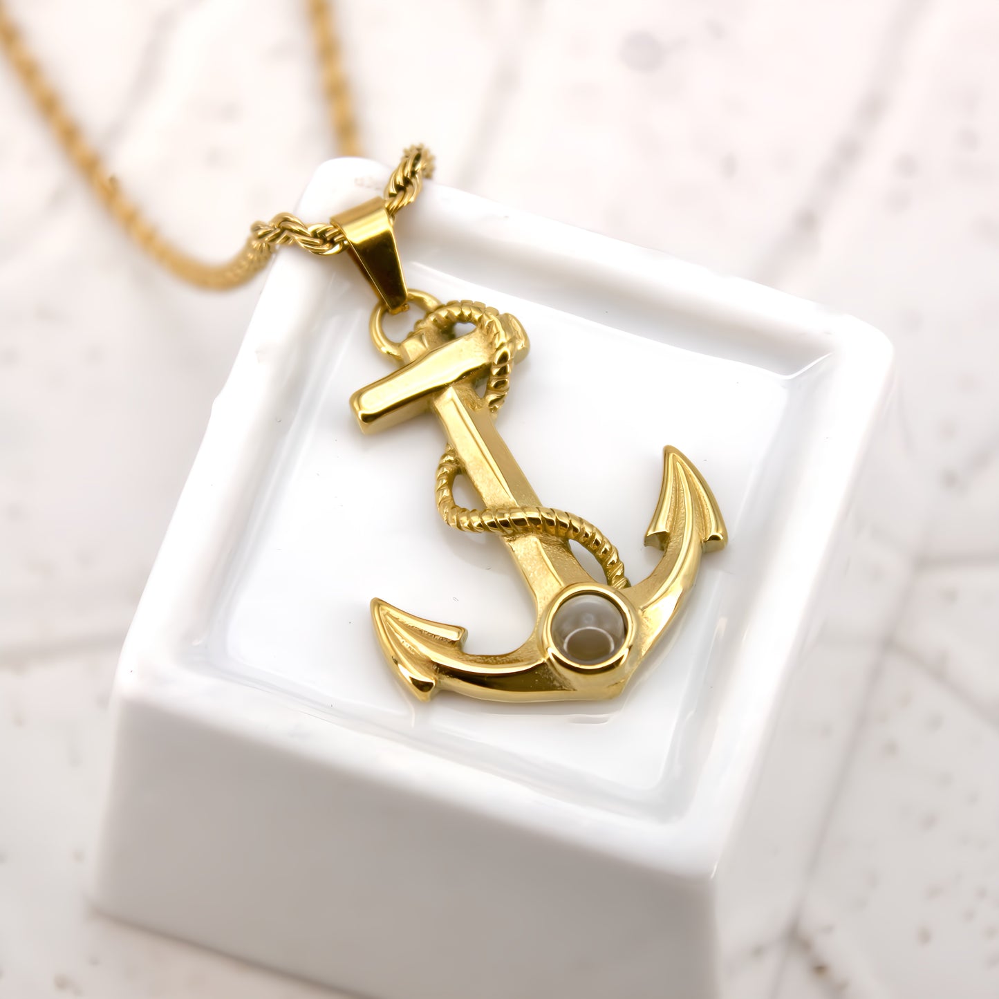 strong anchor projection necklace