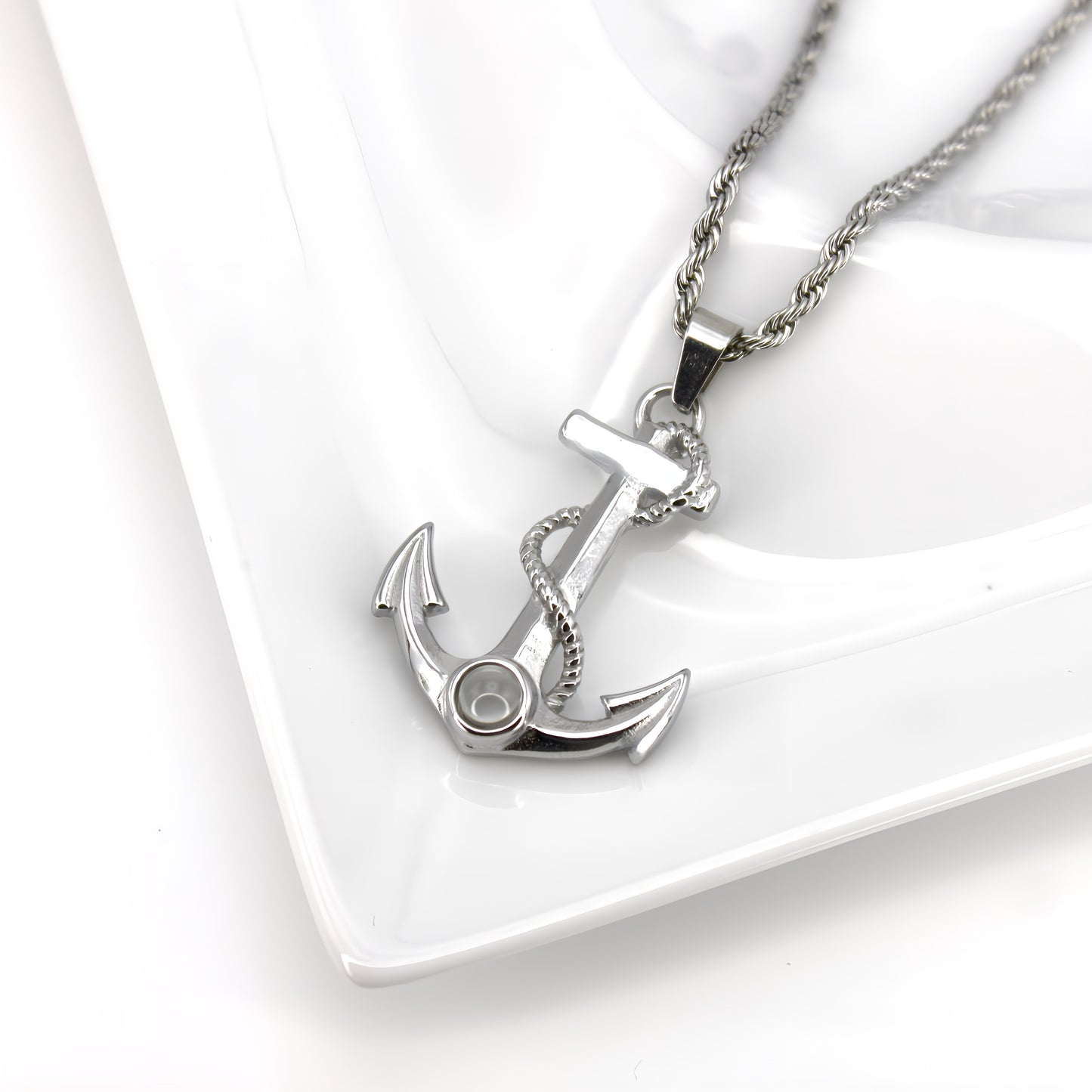 strong anchor projection necklace