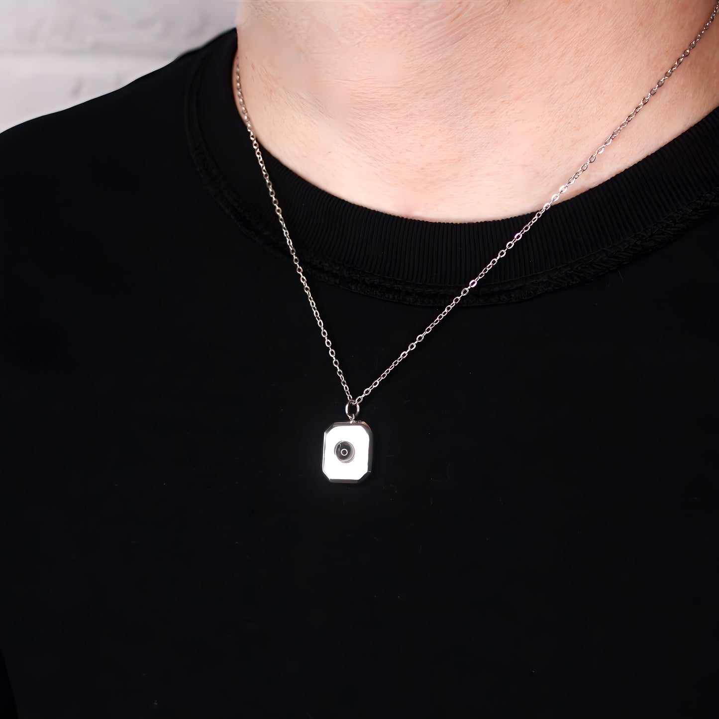 square pendant projection necklace