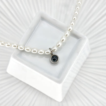 Pure Pearl Projection Necklace
