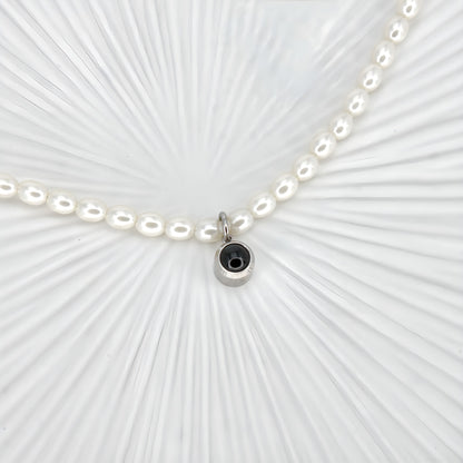 Pure Pearl Projection Necklace